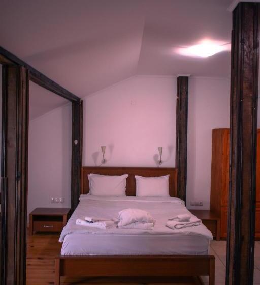 Family Suite, алексова къща