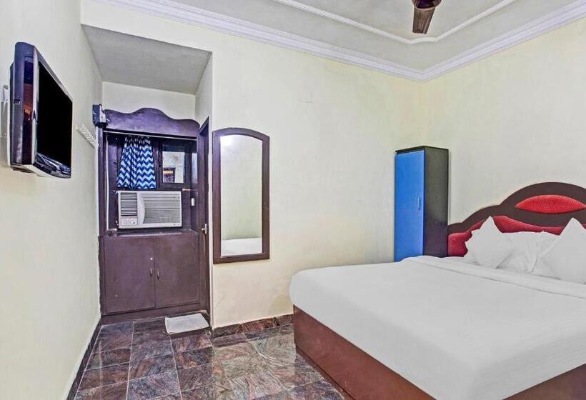 Quarto Deluxe, Fabhotel Neethu Residency   Nr Avm Film Studio