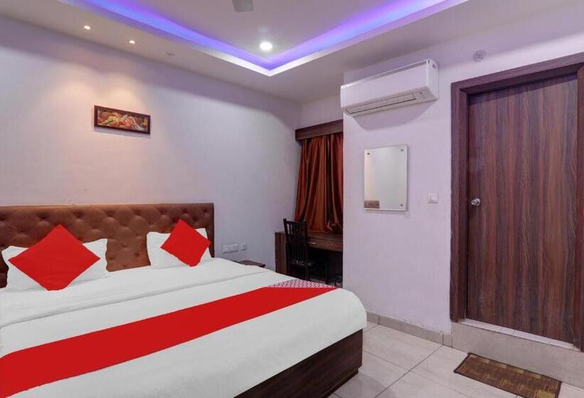 חדר קלאסי לשלושה, O Satya Shiv Inn