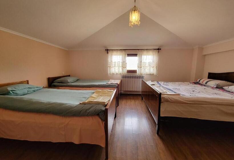 غرفة قياسية رباعية, B&b Odzun