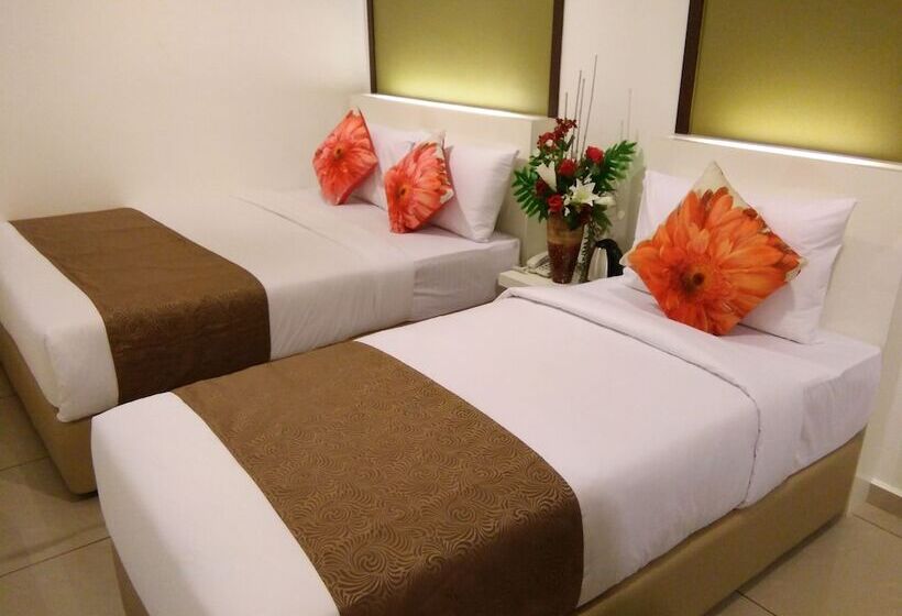 חדר דלוקס לשלושה, Crescendo Boutique