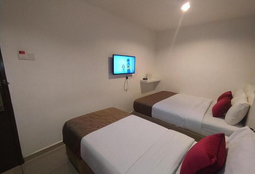 חדר דלוקס לשלושה, Crescendo Boutique