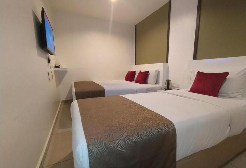 חדר דלוקס לשלושה, Crescendo Boutique