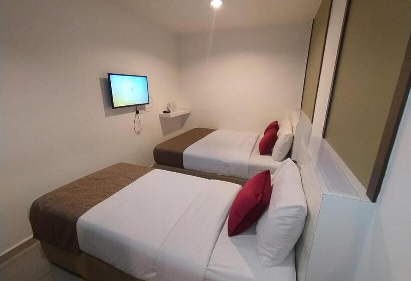 חדר דלוקס לשלושה, Crescendo Boutique