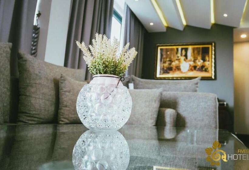 جناح عائلي, Five.s