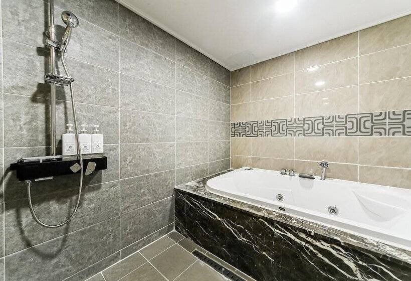 اتاق استاندارد, Busan Sasang Namuneulbo