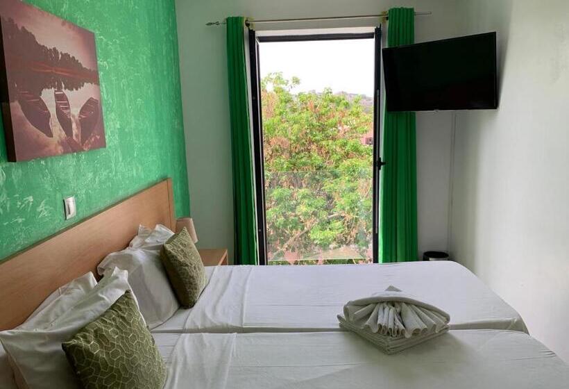 اتاق استاندارد با سرویس بهداشتی مشترک, Deluxe Apart