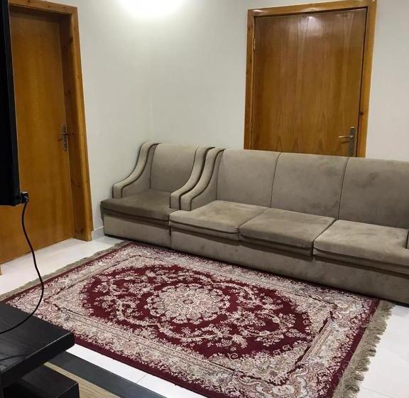 شقة غرفتين, احد رفيدة