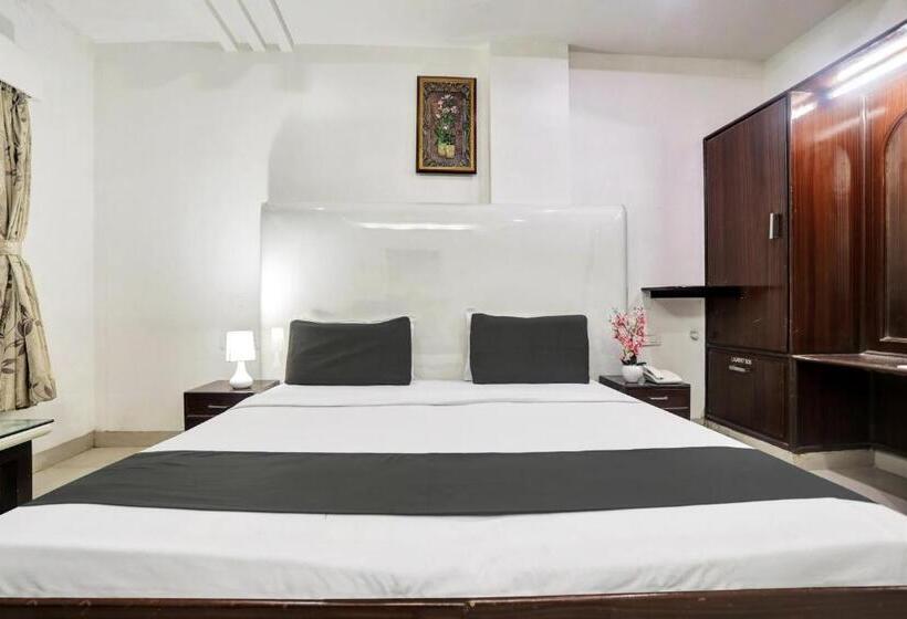 غرفة كلاسيكية ثلاثية, Townhouse Eluru