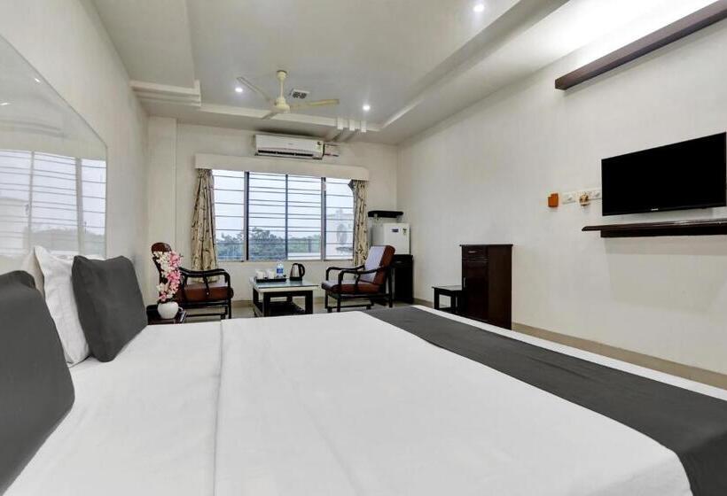 חדר קלאסי לשלושה, Townhouse Eluru