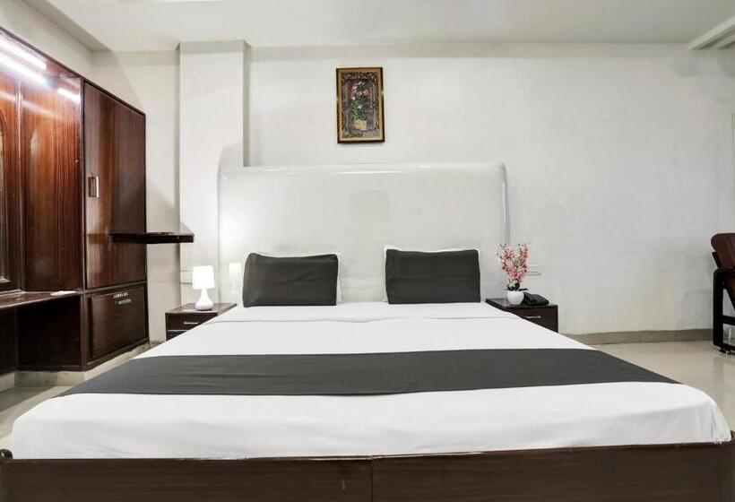 غرفة كلاسيكية ثلاثية, Townhouse Eluru