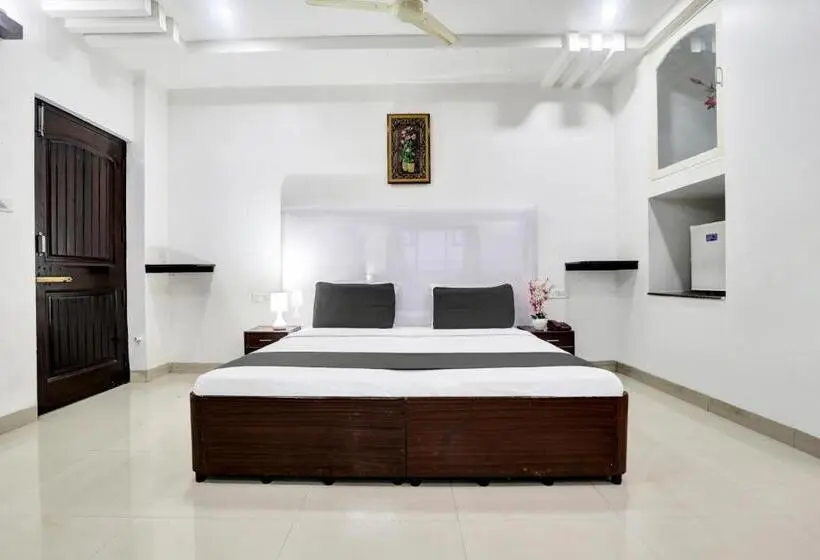 デラックストリプルルーム, Townhouse Eluru