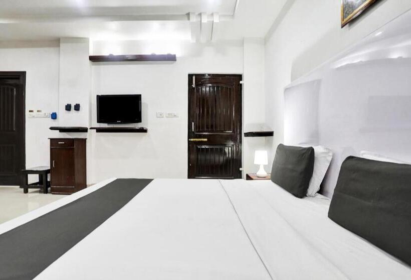 غرفة ديلوكس ثلاثية, Townhouse Eluru