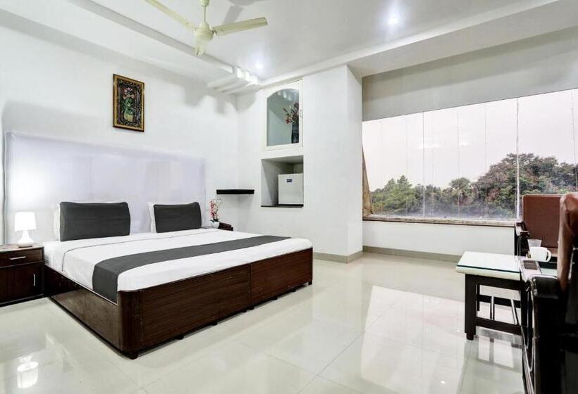 غرفة ديلوكس ثلاثية, Townhouse Eluru