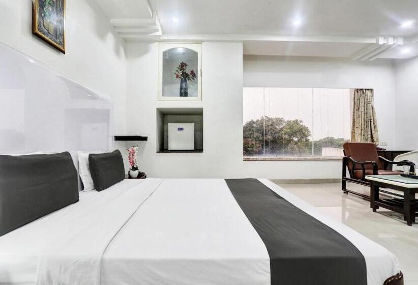 חדר דלוקס לשלושה, Townhouse Eluru