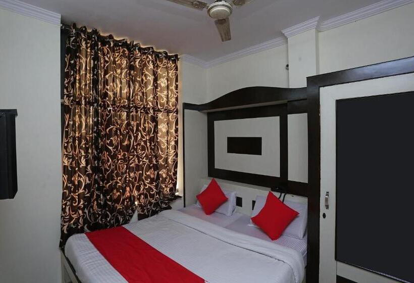 חדר סטנדרט, O Anand