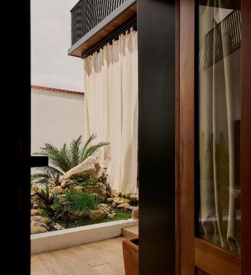 Quarto Estandar, Stay Ortenxia