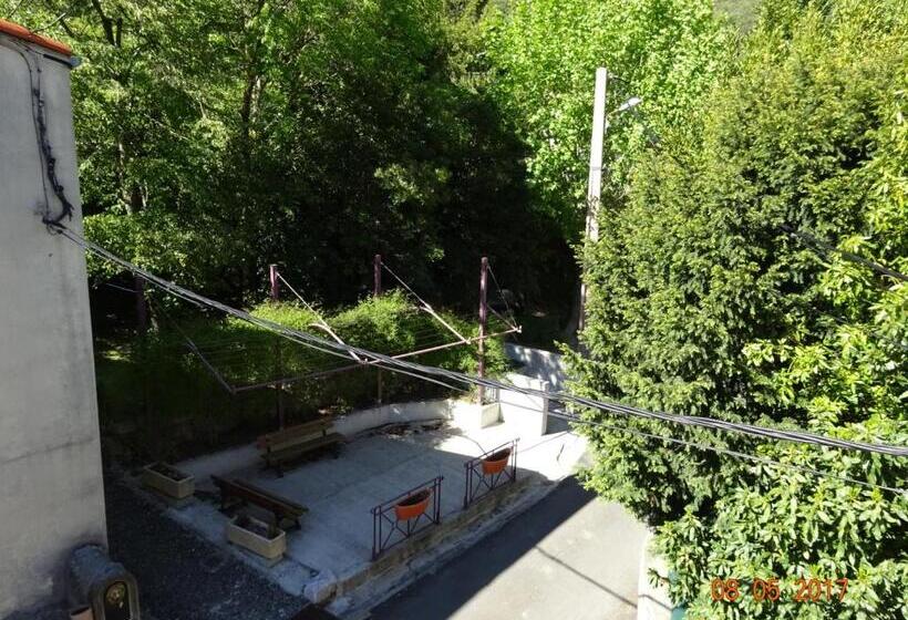 חדר דלוקס, B&b At No3