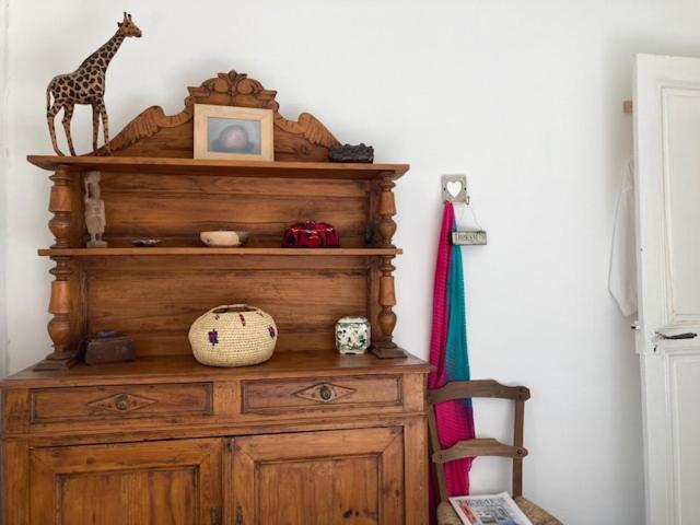 חדר אקונומי, B&b At No3