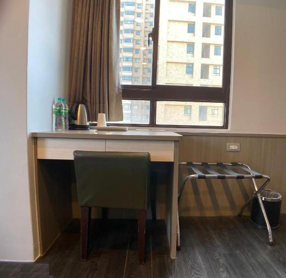 اتاق لوکس, Bonjour