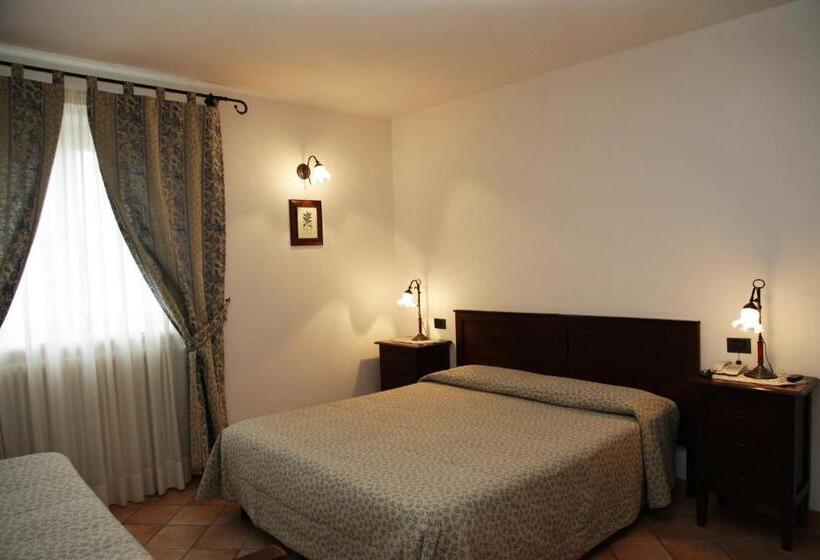 חדר סטנדרט לשלושה, Il Ghiro