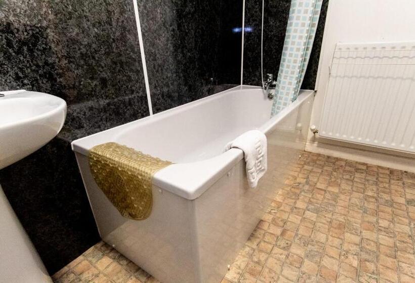 Standard Neljän Hengen Huone, The Kings Arms