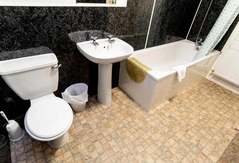 Standard Neljän Hengen Huone, The Kings Arms