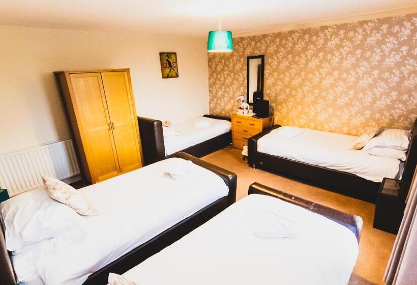 Standard Neljän Hengen Huone, The Kings Arms