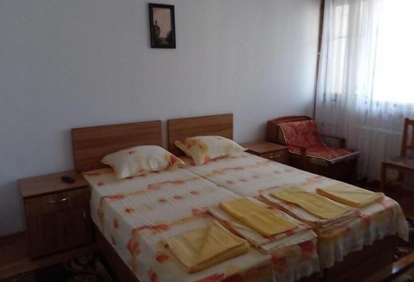 Номер Стандарт с Балконом, къща за гости петрови