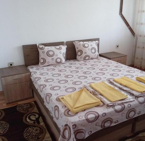 Номер Стандарт с Балконом, къща за гости петрови