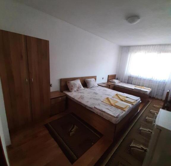 Номер Стандарт Трехместный, къща за гости петрови