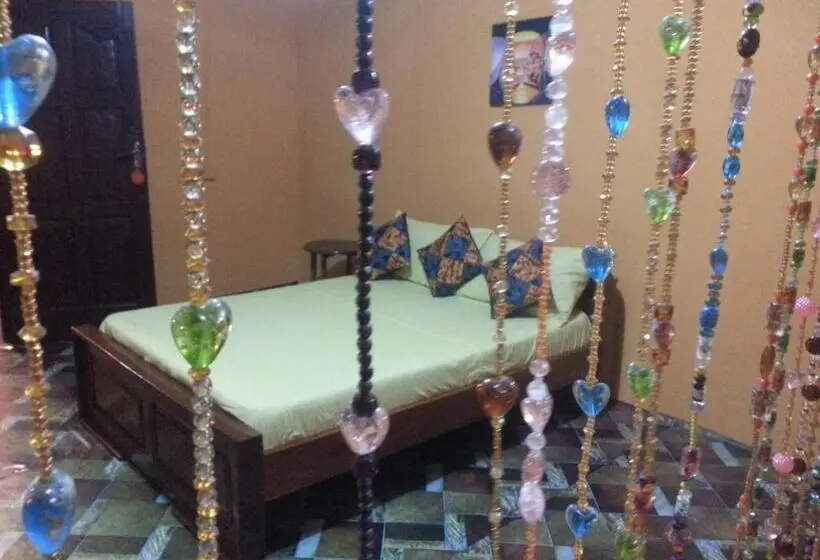 اتاق استاندارد, Golden Lilies