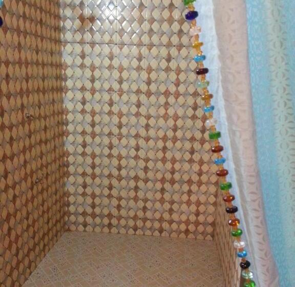 اتاق استاندارد, Golden Lilies