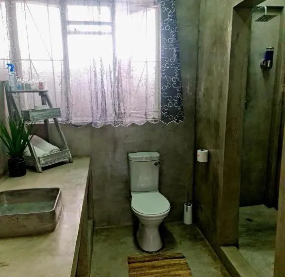 Perhehuone, Overnight Stop Before Kruger National Park