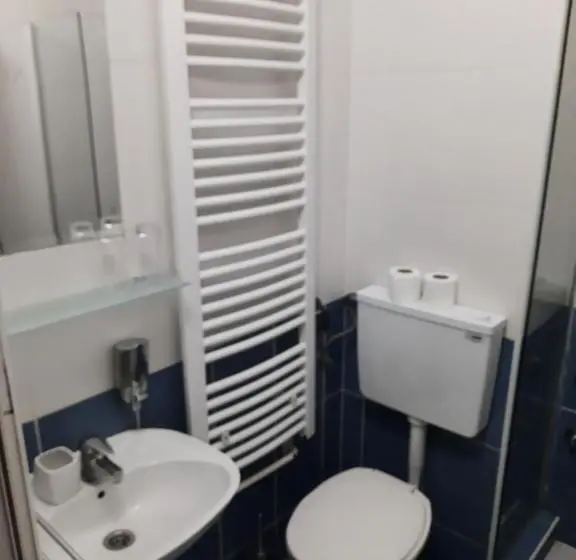 اتاق استاندارد یک نفره, Petar Drapšin Hostel