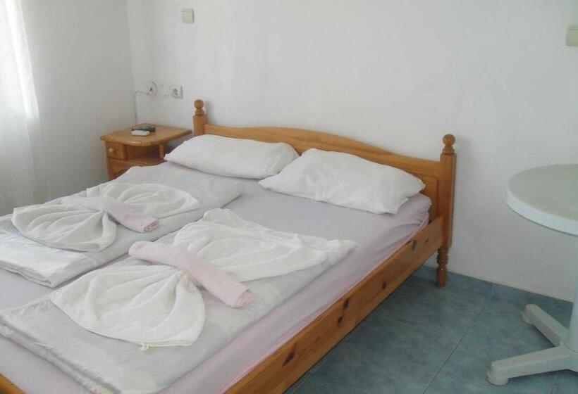 스탠다드 트리플 룸, Family Hotel Sinemoretz