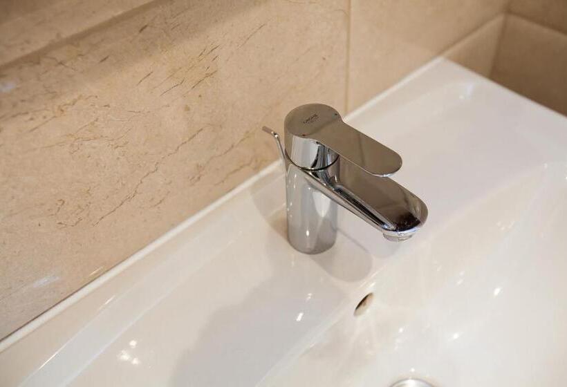 اتاق خانوادگی, Liepas