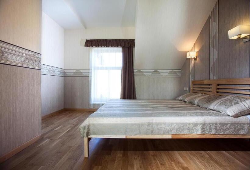 اتاق خانوادگی, Liepas