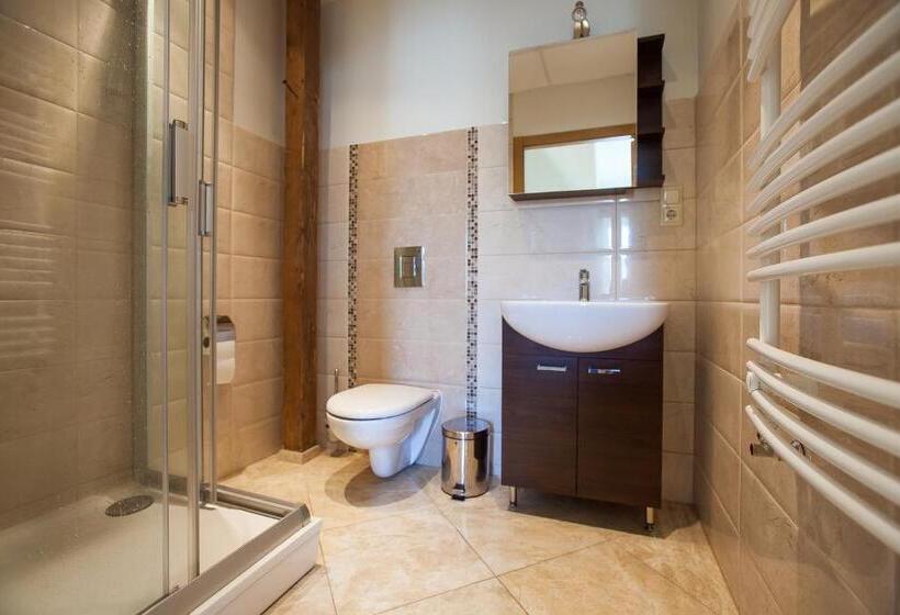 اتاق خانوادگی, Liepas