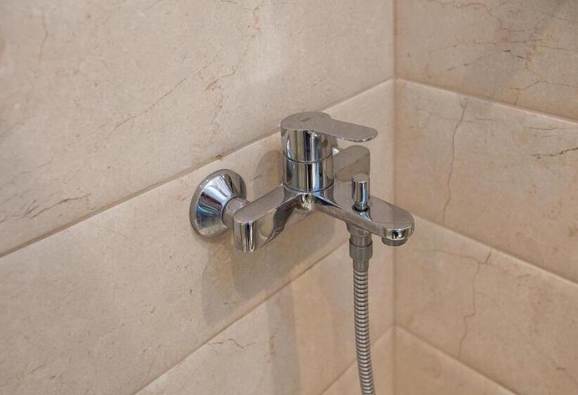 اتاق خانوادگی, Liepas