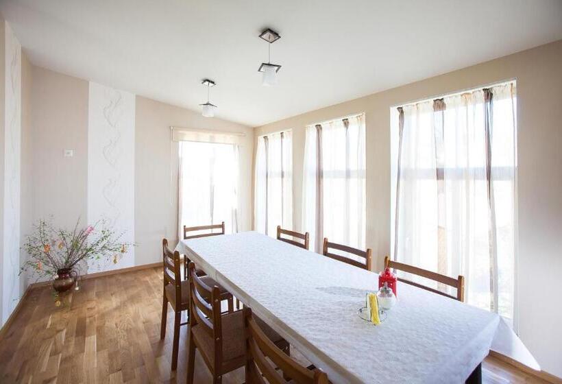 اتاق استاندارد با چشمانداز باغ, Liepas