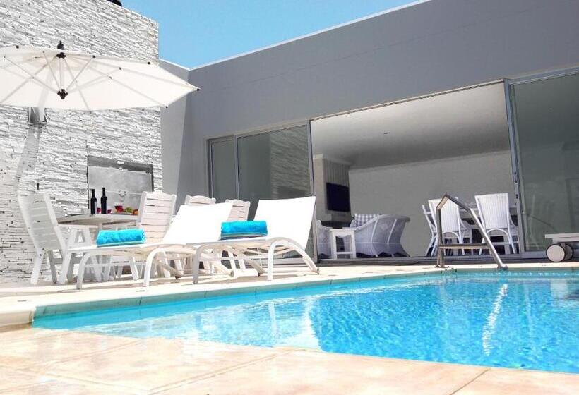 فيلا 3 غرف نوم مزودة بحمام سباحة, Peacehaven On Sea