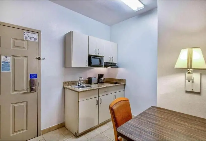 ２ダブルベッドのスタンダードルーム, Oyo Townhouse Beaumont Medical Center Area