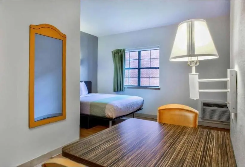 身障者適用クイーンサイズベッドルーム, Oyo Townhouse Beaumont Medical Center Area