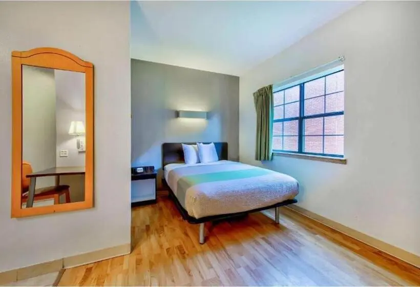 身障者適用クイーンサイズベッドルーム, Oyo Townhouse Beaumont Medical Center Area