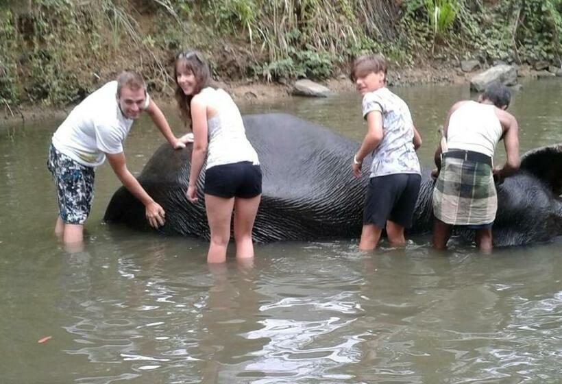 Quarto deluxe, Keth Hala