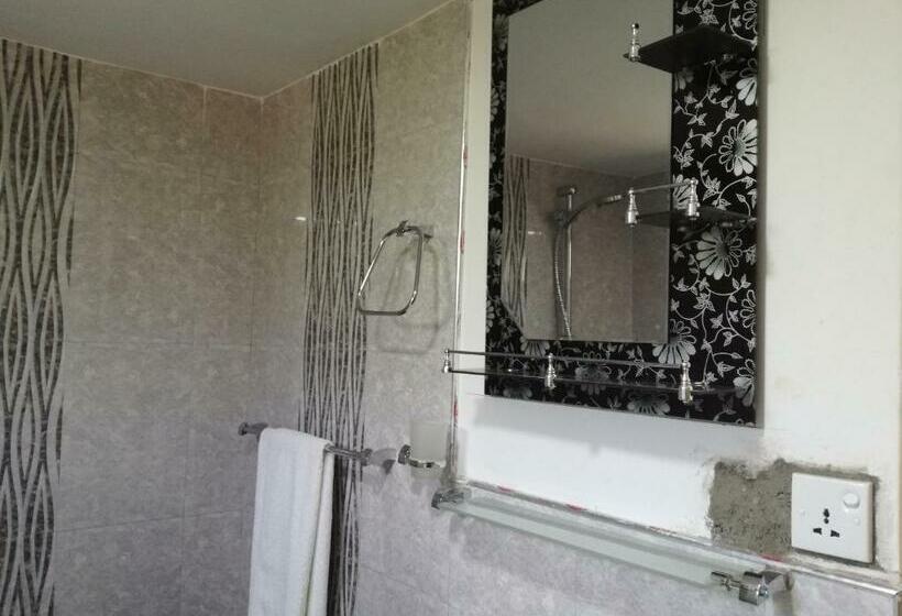 Quarto deluxe, Keth Hala