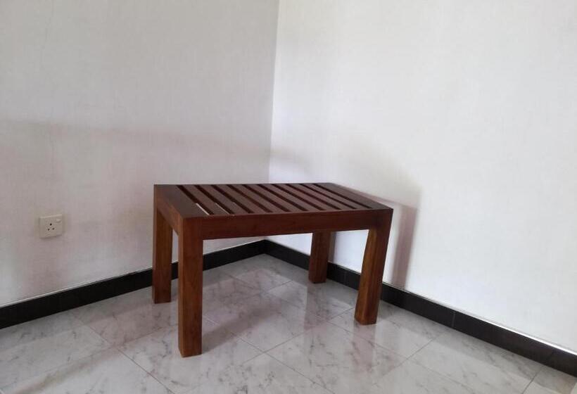 Quarto deluxe, Keth Hala