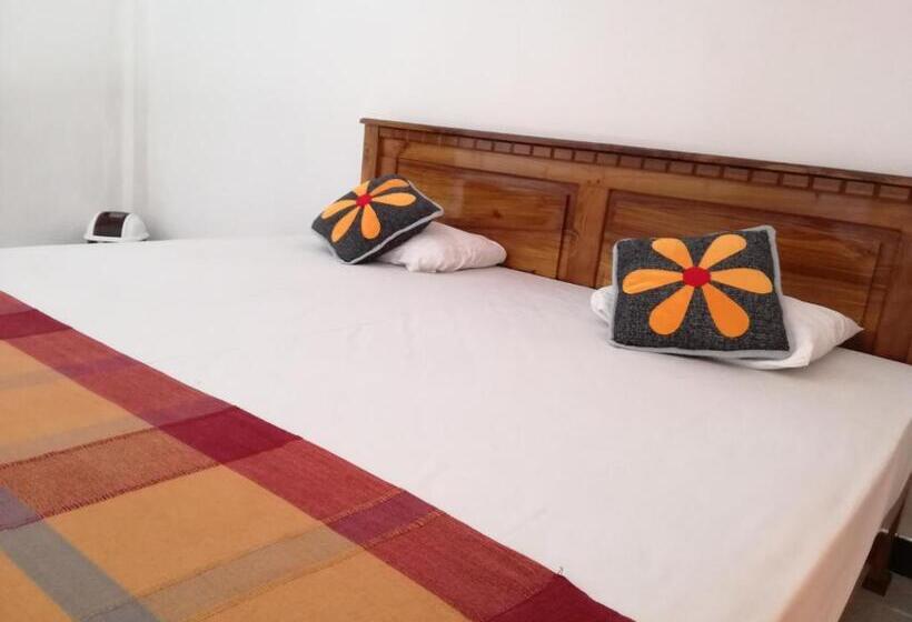 Quarto deluxe, Keth Hala