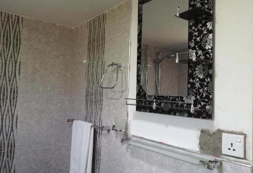 Quarto Triplo Standart, Keth Hala